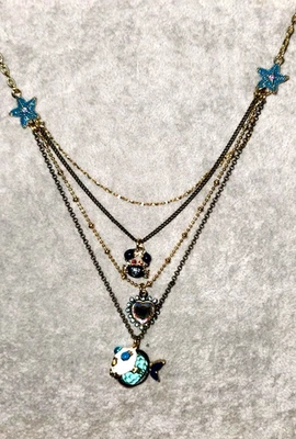 Collar Náutico Betsey Johnson Multi Cadena Pez Cangrejo Corazón En Capas de Cristal Foto 1 de 4