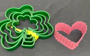 4 Clover And 1 Heart Cookie Cutters Plastic New Without Tags - Picture 1 of 7