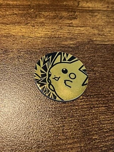 Pokémon TCG Vintage Holographic Pikachu #25 Coin - 2000 WotC - Free Shipping! - Picture 1 of 4