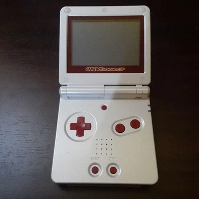 Game Boy Advance SP console, Famicom color, and other set - Image 1 of 4