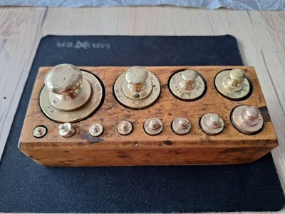 Boite de 12 poids en laiton de 500 g à 1 g Poinçonnés - Photo 1/3