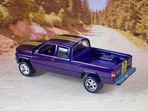 Dodge Ram 1500 V8 1994-2001 deportivo cabina y media 4x4 escala 1/64 edición limitada J - Imagen 1 de 5