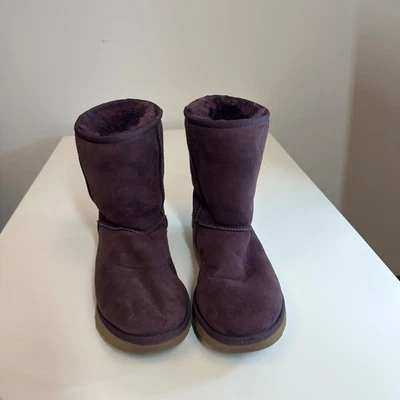 Botas Ugg Classic Short ll 2 Metálicas Uva Salvaje W 8 Foto 1 de 4