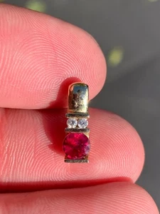 14ct gold diamond ruby pendant vintage 1.5 grams - Picture 1 of 8