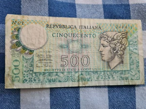 Banconota 500 Lire d'Italia del 1974 - Foto 1 di 2