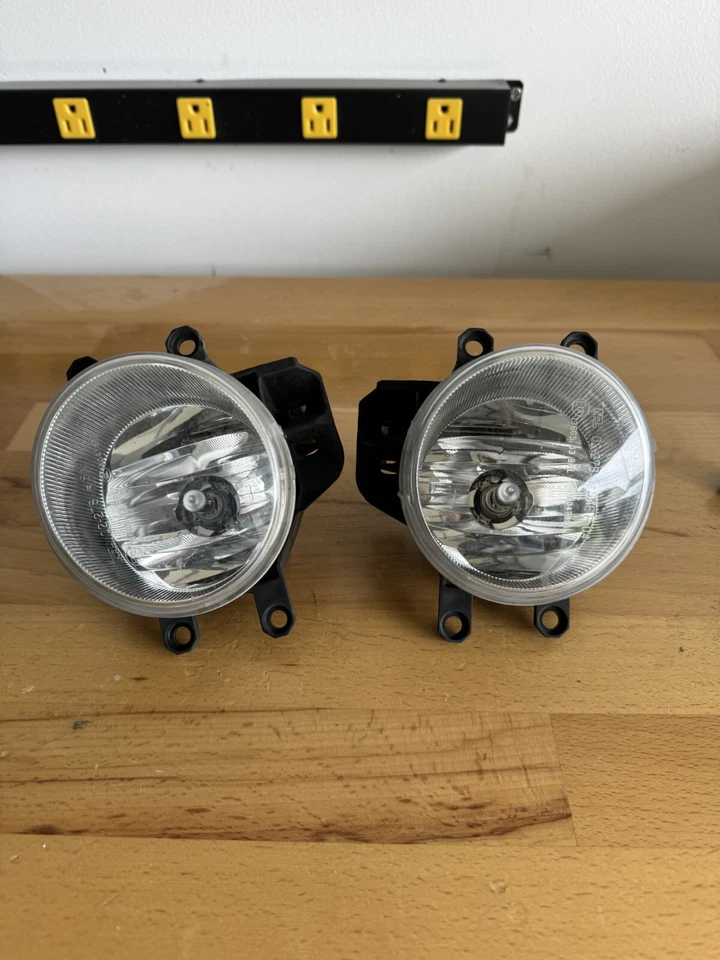 Faros antiniebla halógenos Toyota Tundra Foto 1 de 1