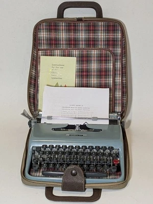 1960s Olivetti Lettera 22 Portable Typewriter — Manual — Excellent Working Cond - Image 1 of 4