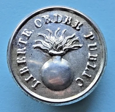 bouton GRENADIER GARDE NATIONALE 1830-48  16,24mm - Photo 1/2