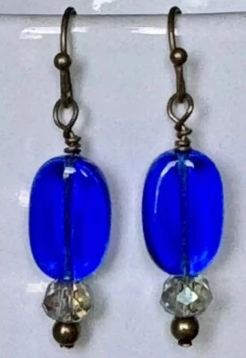 Pendientes colgantes de bronce, opalescentes y cuentas azules. Foto 1 de 3