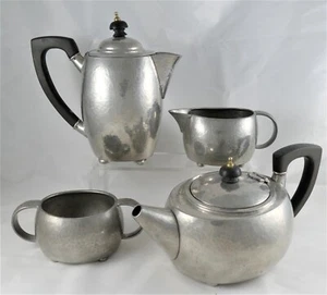 Juego de café y té Liberty & Co. Arts & Crafts inglés de peltre - Circa 1914-1918 - Imagen 1 de 9