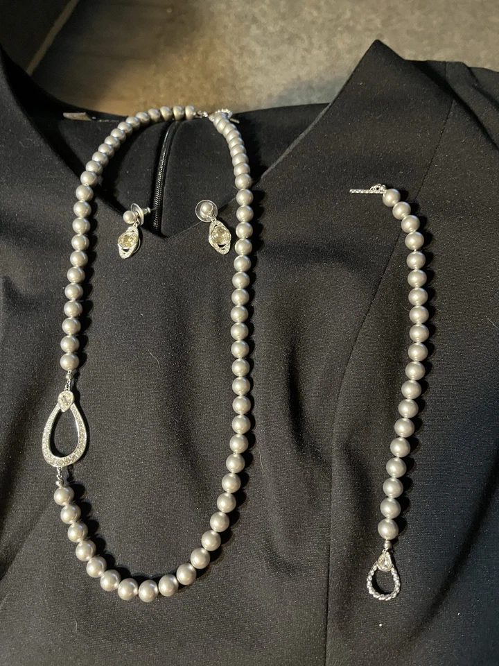 Juego de collar, pulsera y pendiente Swarovski para mujer. Foto 1 de 4