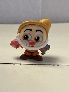 Disney Doorable - Serie 6 - Common - Doc - Schneewittchen - Bild 1 von 4