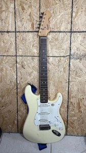 2013 Fender Stratocaster Squier Rosewood Electric Guitar W/Manual & Case! - Picture 1 of 11