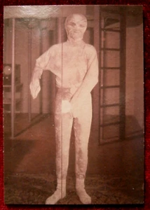 THE OUTER LIMITS - Card #07 - Gargoyles On The Set - DuoCards 1997 - Picture 1 of 2