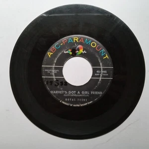 45 RPM Record    ROYAL TEENS  Harvey's Got A Girl Friend / Hangin' Around - Imagen 1 de 3