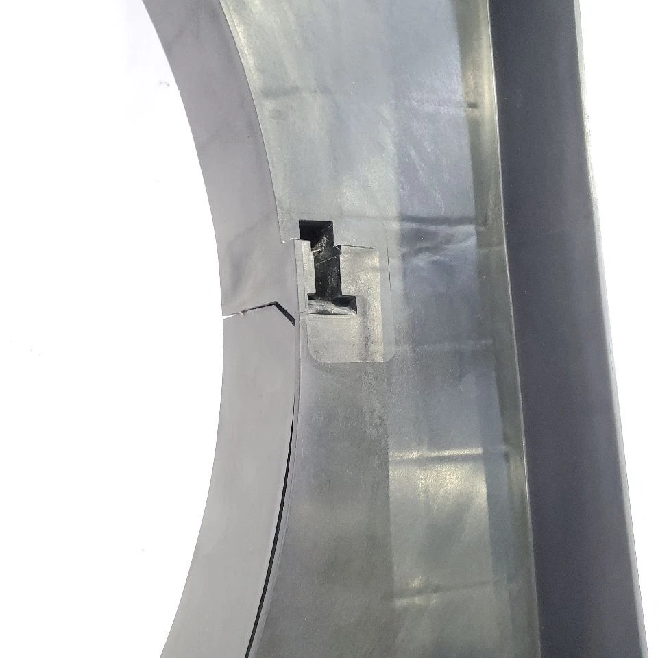 Radiador 5,0 L diésel daños menores OEM 2016 2017 2018 2019 Nissan Titan XD Foto 1 de 4