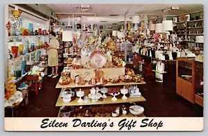Postal de vidrio de mediados de siglo interior de tienda de regalos de Eileen Darling 1965 Seekonk, MA - Imagen 1 de 4