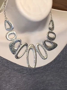 Brandneu J.CREW gehämmert gezapft Silber Statement BLING Halskette 💗174 - Bild 1 von 3