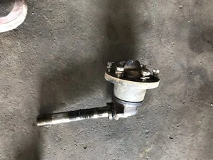Deutz-Allis 5220 FRONT SPINDLE AND HUB KEY WAY STYLE - Picture 1 of 5