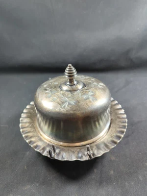 W.M. Rogers silver plated Footed Dish W KNIFE A HOLDERS - 652 - UADRUPLE UNIQUE - Image 1 of 4