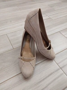 Cole Haan Beige Suede Top Stitched Wedge Slip On Pump. Size 8B - Picture 1 of 8