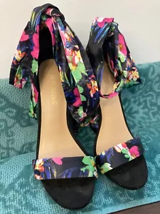 SHOEDAZZLE Almost 5 in Black Floral Satin Tie Shoes Heels Rachael Nice Size 6 - Picture 1 of 11