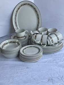 Royal Doulton Vintage 1974  HOLIDAY Set of 40 - Picture 1 of 4