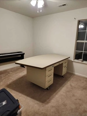 Escritorio cisterna ejecutivo vintage de gran tamaño Foto 1 de 2