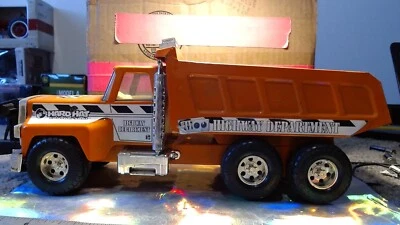 FUNRISE 2002 STEEL DUMP TRUCK HIGHWAY DEPARTMENT HARD HAT CONTRACTORS Orange - Image 1 of 4