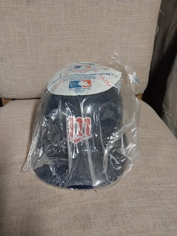 Vtg Minnesota Twins Souvenir Plastic Batting Helmet Hard Hat USA Cover