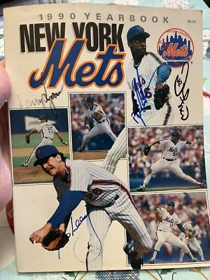 1986 new york mets signed Doc Gooden  John Franco plus 2 1990 Mets Program - Image 1 of 3