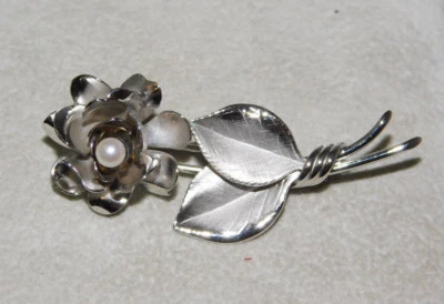 Vintage Hbs Harry Moto Argento Sterling 925 Fiore Rosa Perla Spilla 5j 9 - Immagine 1 di 4