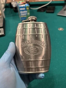 Jack Daniel’s Old No. Frasco de barril de plata de 7 marcas *EXCELENTE ESTADO* - Imagen 1 de 4