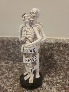 Figura Esqueleto Amor Nunca Muere 7" Halloween Boda Regalo Pastel Topper Manto Etc - Imagen 1 de 6
