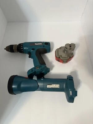 makita 12v bohrmaschine und taschenlampe set. gebraucht, getestet funktioniert, Batterien laden - Bild 1 von 4