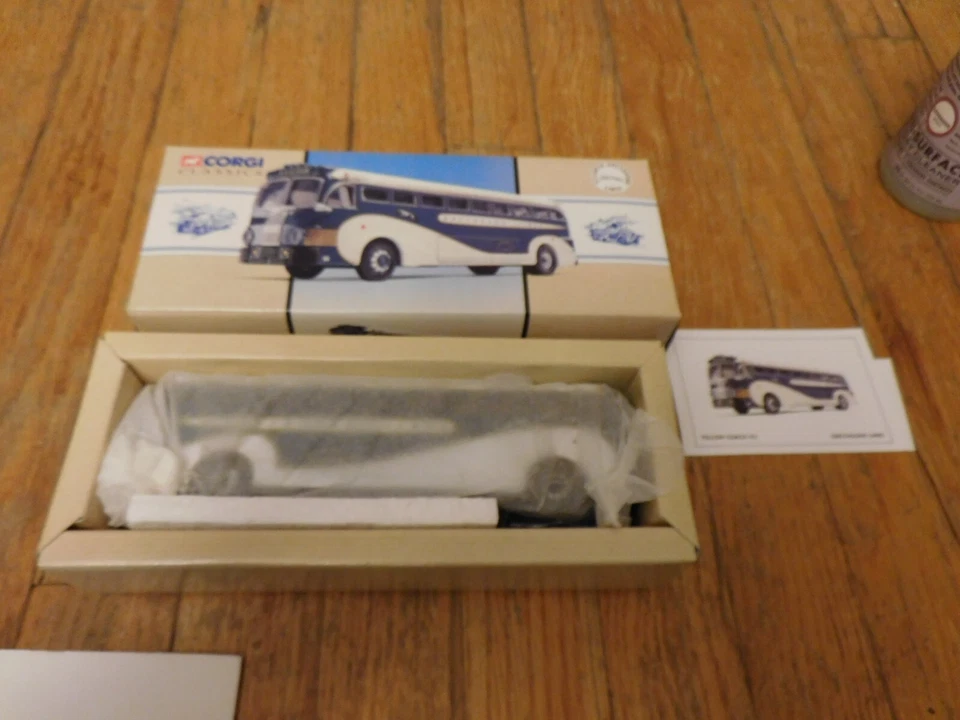 Autobús Mattel Corgi Classics 98462 Greyhound Yellow Coach 1995 743 sin usar, en caja original Foto 1 de 1