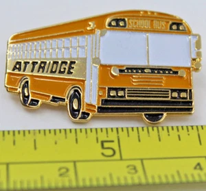Attridge Yellow School Bus Collectible Pin - Imagen 1 de 2
