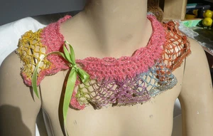 HANDGEMACHTER GEHÄKELTER KRAGEN WEICHER NECKWARMER ACRYL MEHRFARBIG STATEMENT HALSKETTE - Bild 1 von 7