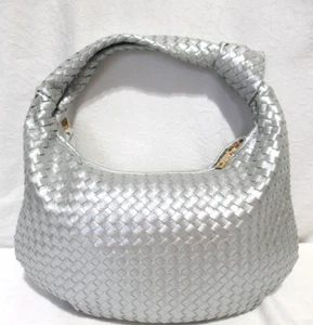 Melie Bianco Brigitte Silver Woven Vegan Leather Hobo Shoulder Bag Handtasche - Bild 1 von 10