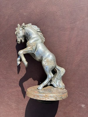 Trucking Co. vintage blanco Tapa radiador adorno caballo. Foto 1 de 4