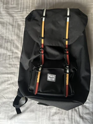 Herschel Little America 30l backpack black canvas backpack/ rucksack VGC - image 1 of 4