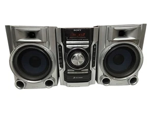 Sony MHC-EC55 Mini Componente Hi-Fi 3 Discos Cambiador Reproductor de MP3 Probado Sin Control Remoto - Imagen 1 de 7