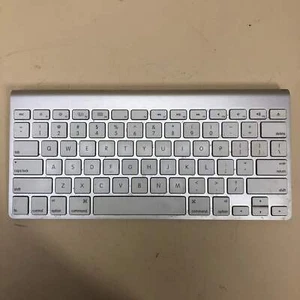 Apple Magic Keyboard White A1314 - Picture 1 of 5