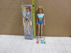 VINTAGE 1962 BLONDE BARBIE MIDGE PUPPE MIT BOXSTÄNDER BLAUE AUGEN OG BADEANZUG 860 XTRA SCHUH - Bild 1 von 19