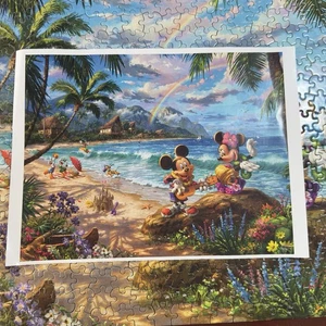 Rompecabezas Thomas Kinkade Disney Mickey y Minnie en Hawaii 500 piezas SIN CAJA - Imagen 1 de 3