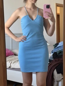 Sommerliches Minikleid in Hellblau mit Spaghettiträgern - Bild 1 von 3
