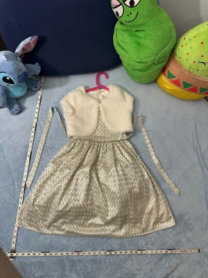 Vestido dourado Tahari para meninas tamanho 7-8 com encolher de pele branca - Imagem 1 de 4