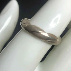 7447 Vintage Sterling 925 smooth twist band sz 7.5 Ring 3.4grams - Picture 1 of 2