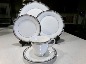 ROYAL DOULTON SARABANDE COMPLETE PLACE SETTING - Picture 1 of 4