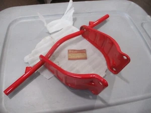 NOS Suzuki OEM Red Front Footrest Bar 1980 FZ50 Scooter 43510-02400-07P - Bild 1 von 5